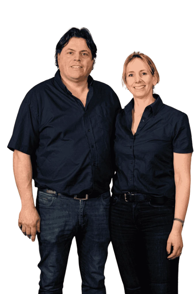 Raymond en Suzanne, de eigenaren van Frietwagen Reintje, in bedrijfskleding